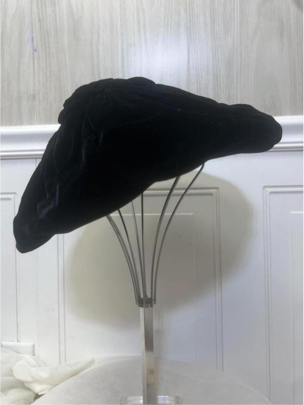 Vintage 1940s1950s velvety platter hat. in great shape and the mesh underneath.